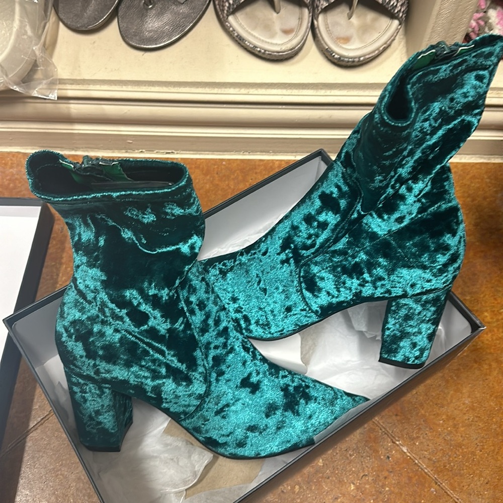 Silent D green stretch velvet boots